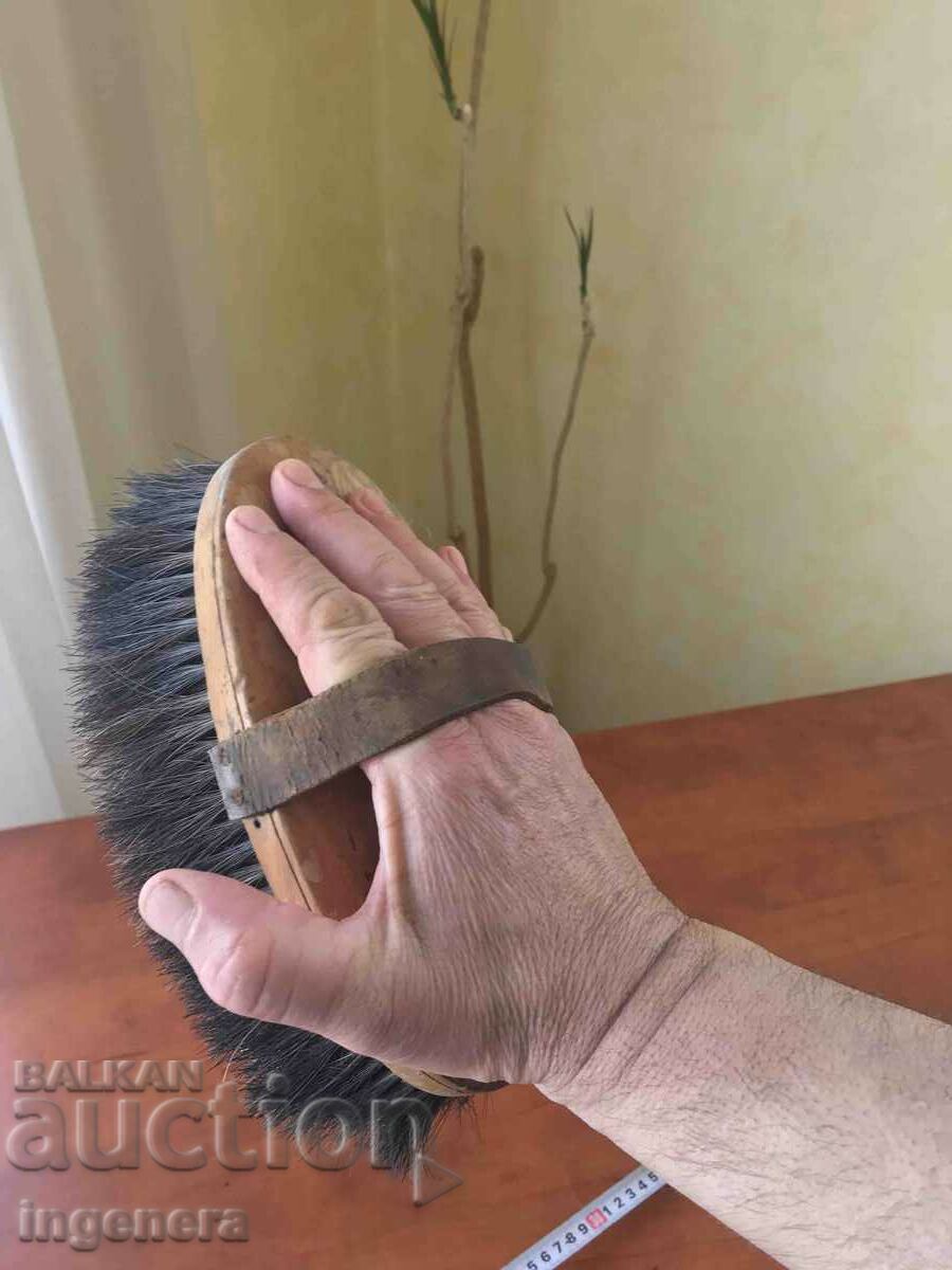 Delivery of SHOE SHINE BRUSH ANTIQUE WOOD EST. HAIR Delivery of SHOE SHINE BRUSH ANTIQUE WOOD EST. HAIR