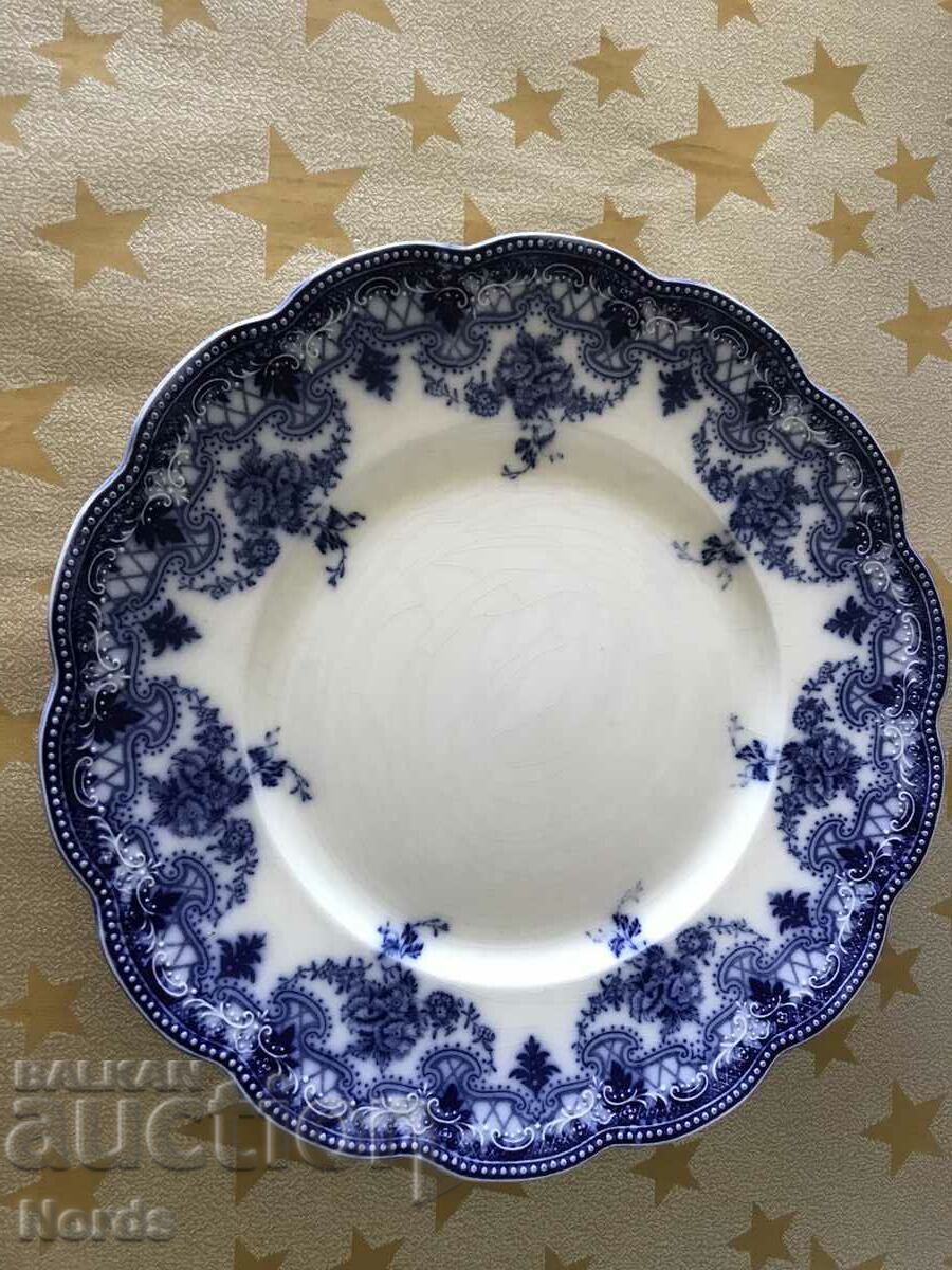 Стара порцеланова чиния