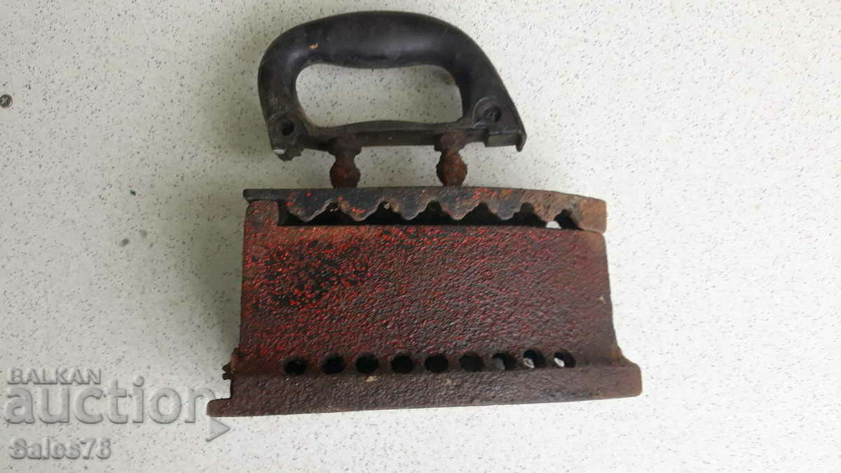 Old charcoal iron, interior, decor, decoration with price 15.00 BGN | € 7.67 Old charcoal iron, interior, decor, decoration with price 15.00 BGN | € 7.67
