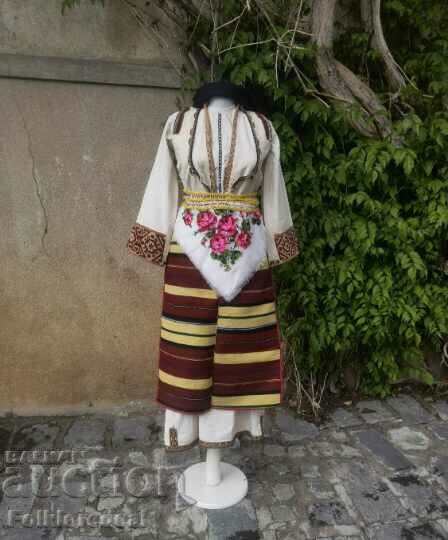 Costum pentru femei din satele Debartsa și regiunea Kichevia