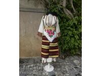 Costum pentru femei din satele Debartsa și regiunea Kichevia