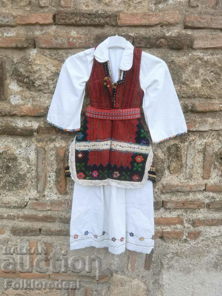 Αυθεντική στολή για ένα κορίτσι, ένα κορίτσι από τα Σκόπια Blatija