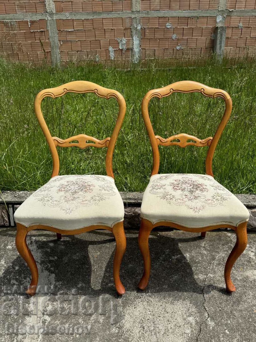 Два красиви стола