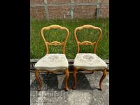 Δύο όμορφες καρέκλες
