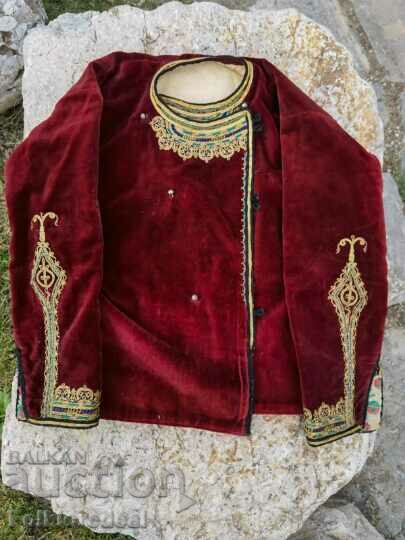 Срмено кадифено палто од Гостиварска женска народна носија