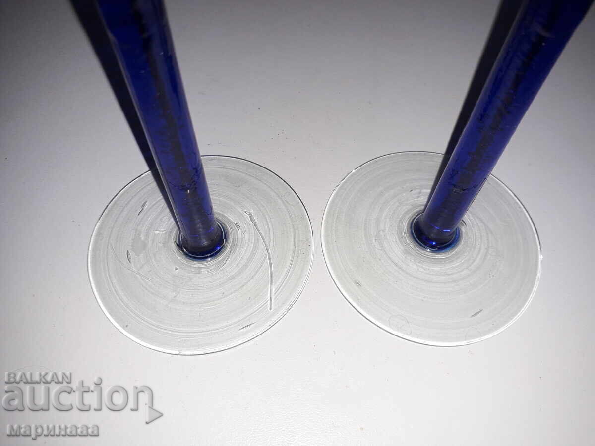 Delivery of LARGE VINTAGE CHAMPAGNE GLASSES Delivery of LARGE VINTAGE CHAMPAGNE GLASSES