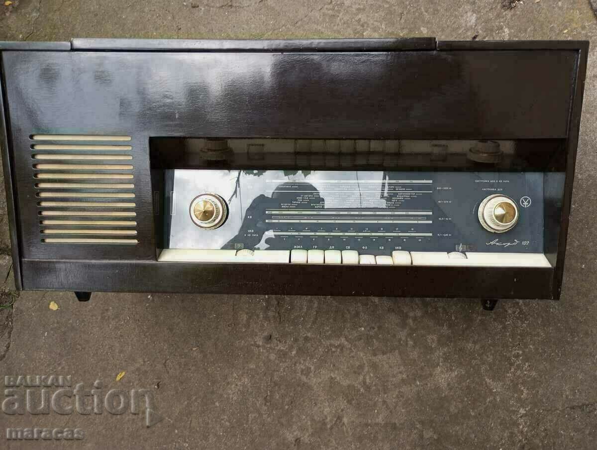 Old Accord 102 radio turntable