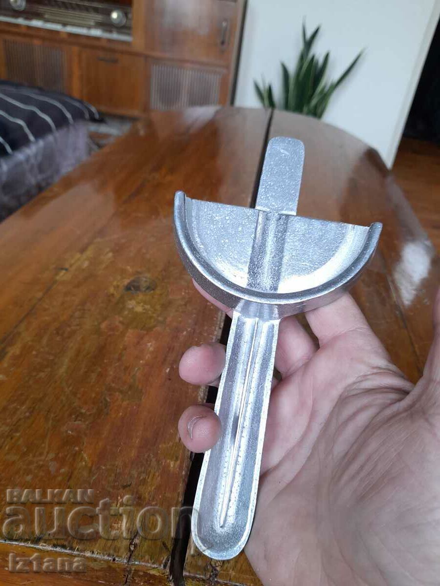 Auction An old jar opener Auction An old jar opener