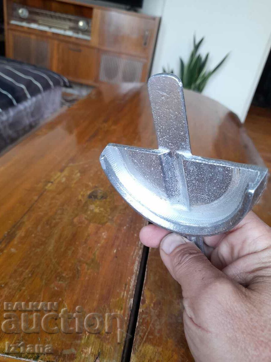 Delivery of An old jar opener Delivery of An old jar opener