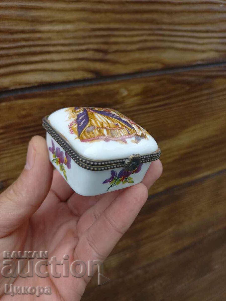 OLD PORCELAIN ENGAGEMENT JEWELRY BOX