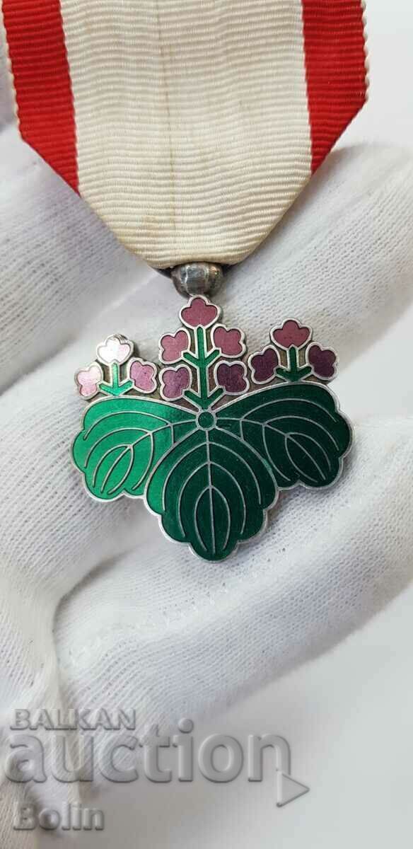 Auction Beautiful collectible Japanese Order of the Rising Sun - with box Auction Beautiful collectible Japanese Order of the Rising Sun - with box