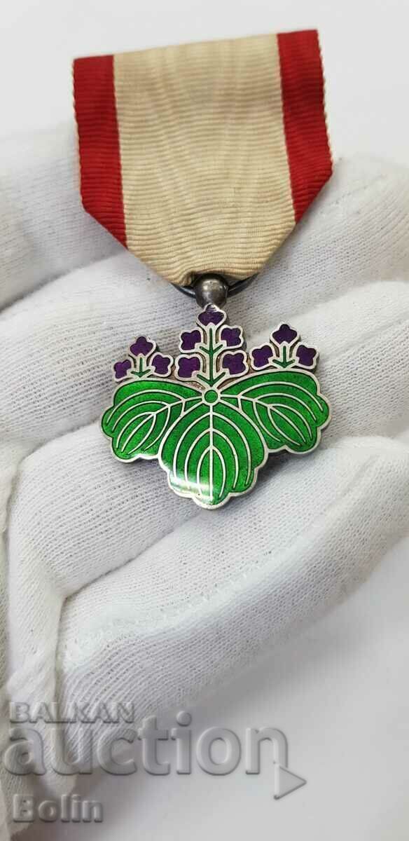 Delivery of Beautiful collectible Japanese Order of the Rising Sun - with box