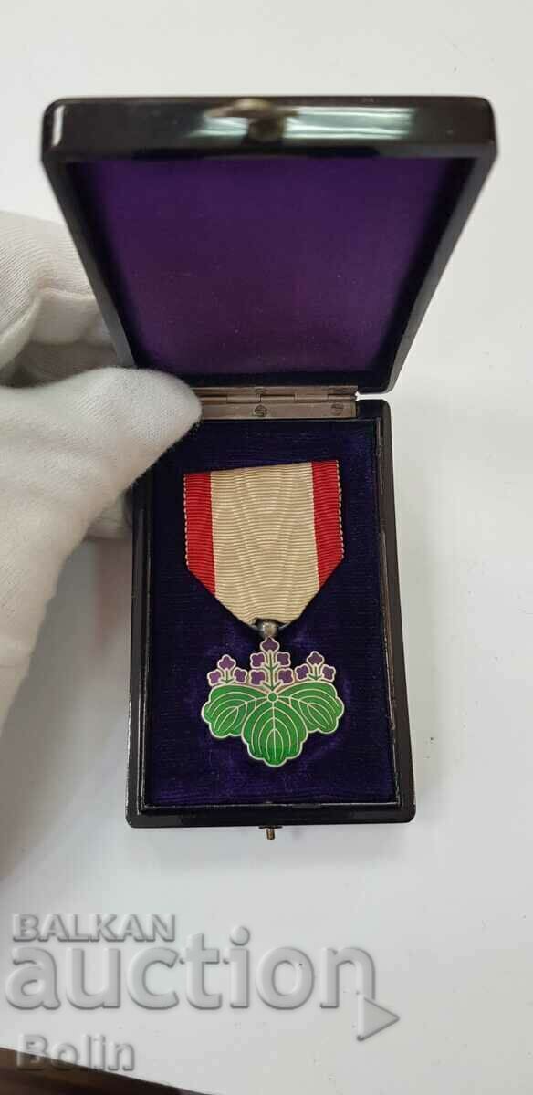 Beautiful collectible Japanese Order of the Rising Sun - with box - 7