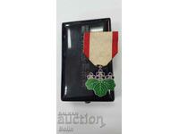 Beautiful collectible Japanese Order of the Rising Sun - with box