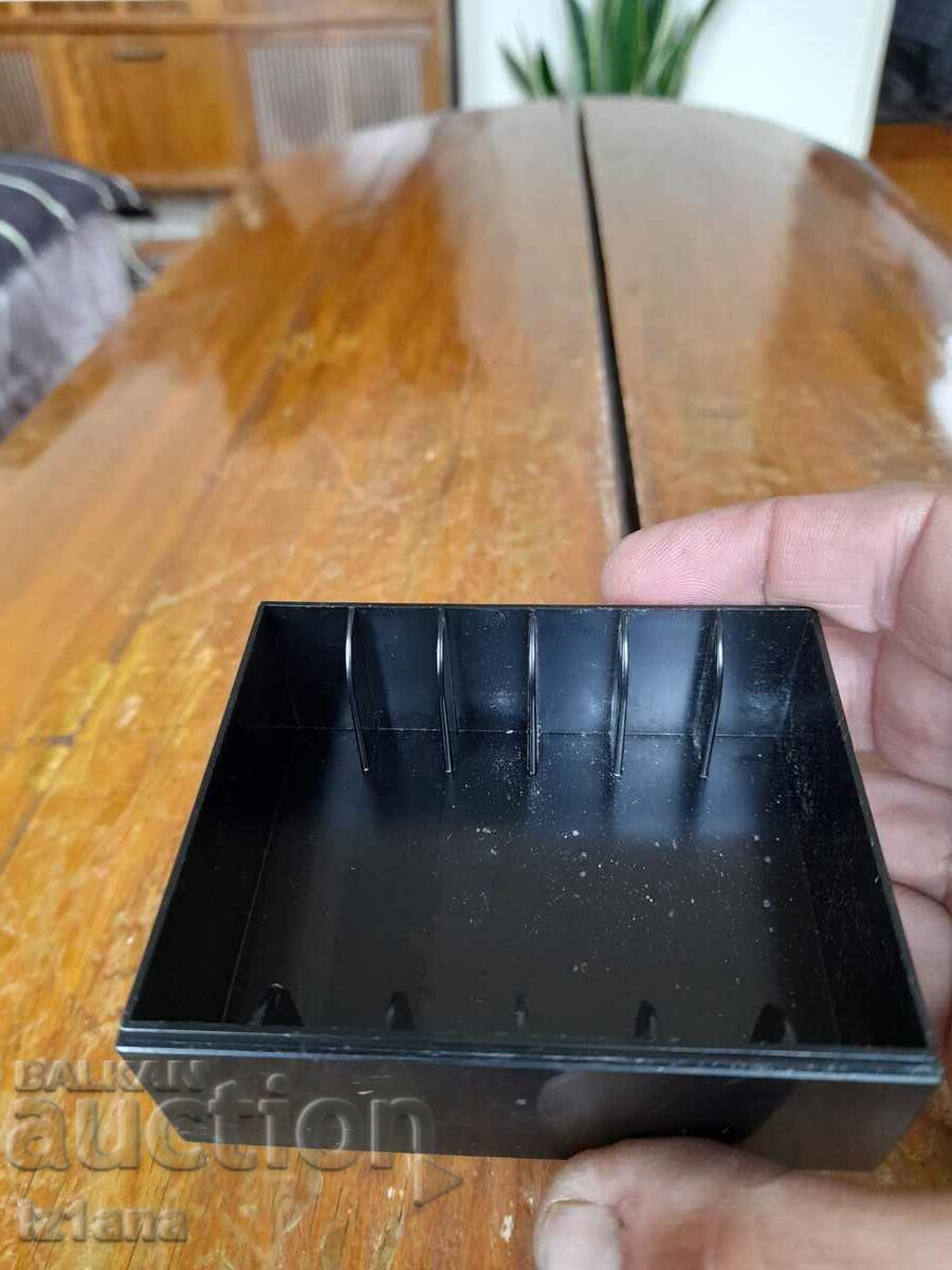 Δημοπρασία Παλιό κασετόφωνο, κουτί για κασέτες Δημοπρασία Παλιό κασετόφωνο, κουτί για κασέτες