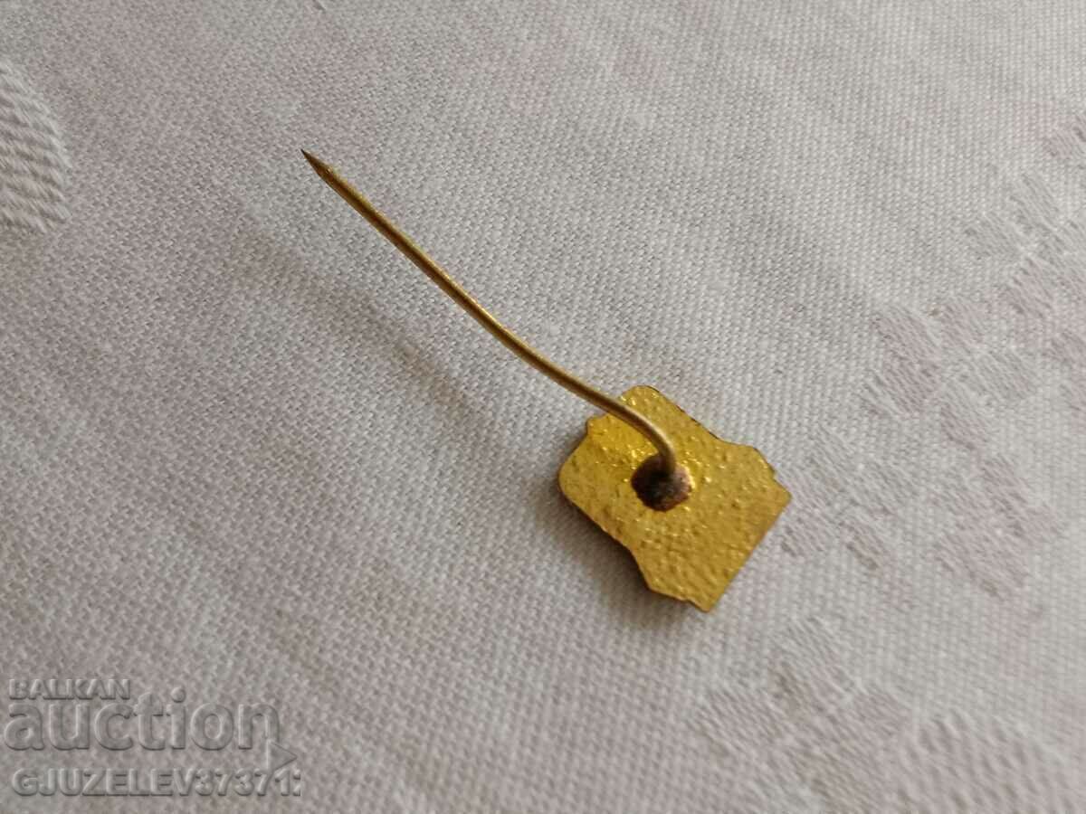 Old football badge with price 9.99 BGN | € 5.11