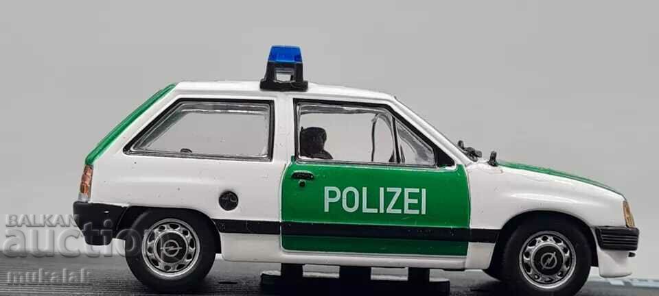 Auction 1:43 IXO OPEL CORSA POLICE POLICE TROLLEY MODEL Auction 1:43 IXO OPEL CORSA POLICE POLICE TROLLEY MODEL