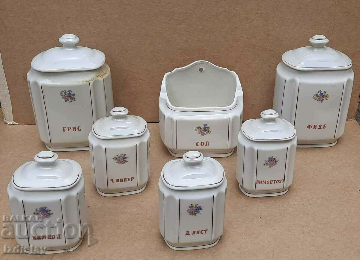 Porcelain spice jars from Sot.vreme