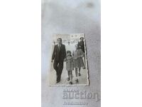 Снимка София Мъж жена и момче на разходка 1939