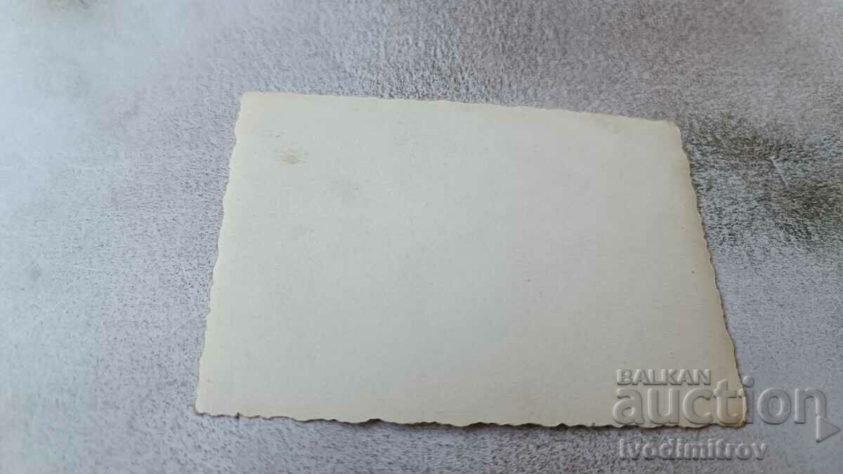 Снимка Ученички в двора на училището през зимата с цена 1.65 лв. | € 0.84 Снимка Ученички в двора на училището през зимата с цена 1.65 лв. | € 0.84