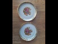 A pair of decorative plates and a cup tray
