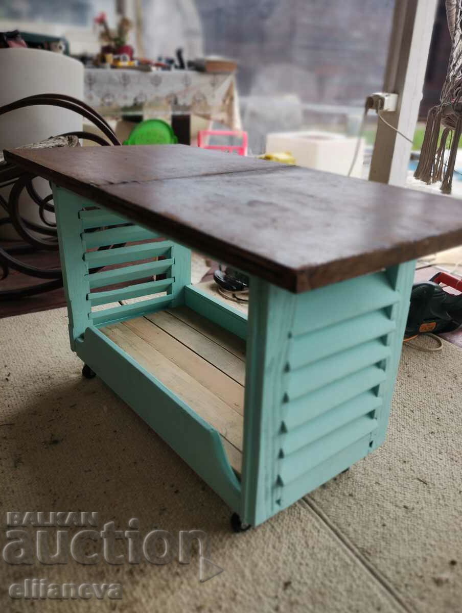 Auction Retro side table Auction Retro side table