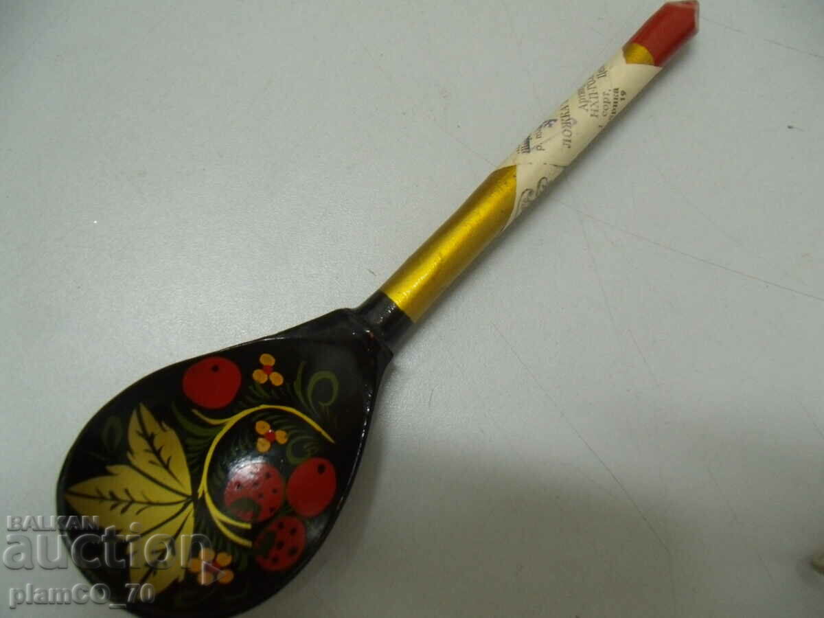 Licitație Nr.*7556 lingură rusă veche din lemn pictată - hokhloma