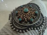 BRATARA DE ARGINT, cu un design unic si idei magistrale