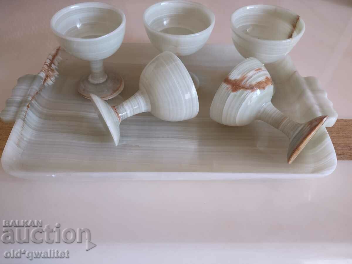 Διακοσμητικό σέρβις Onyx, δίσκος + 5 τεμ. κύπελλα με τιμή 297.00 BGN | € 151.85 Διακοσμητικό σέρβις Onyx, δίσκος + 5 τεμ. κύπελλα με τιμή 297.00 BGN | € 151.85