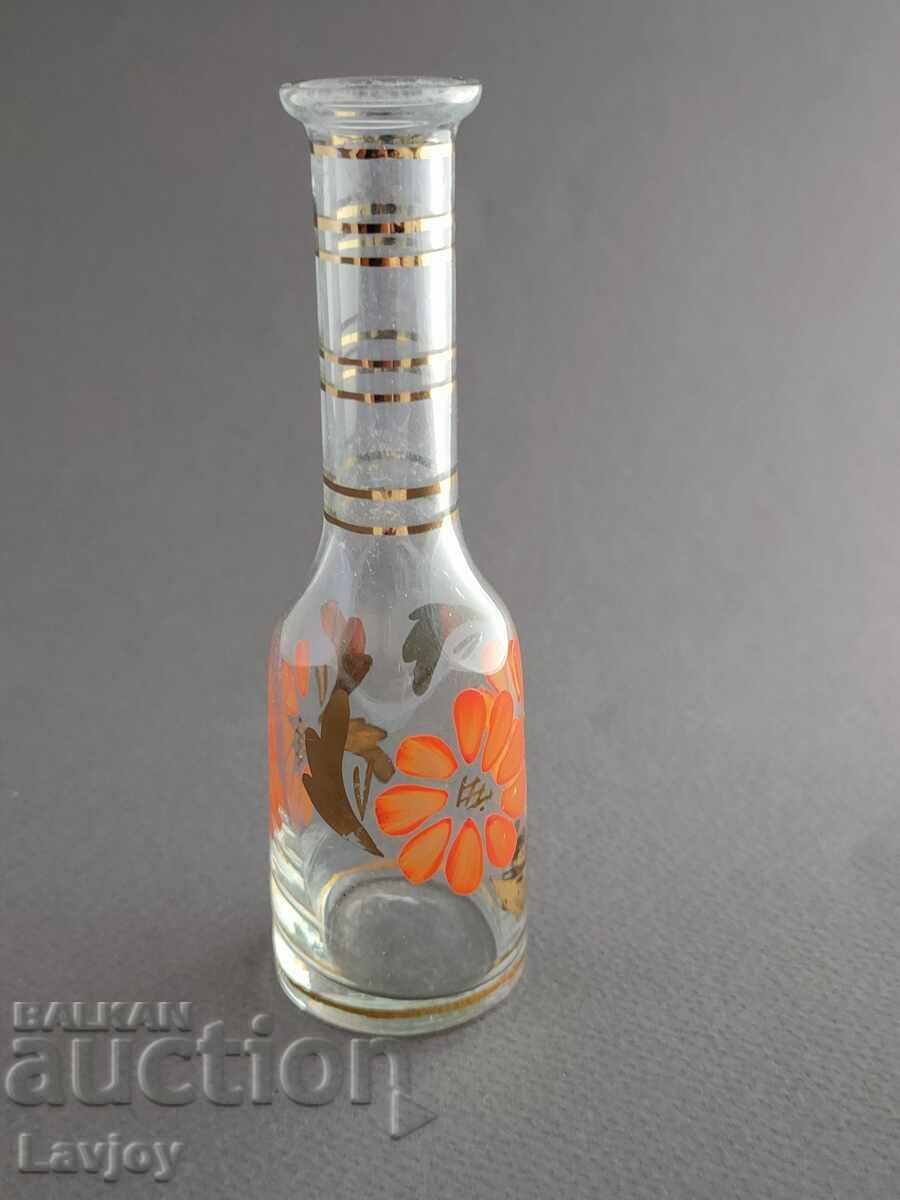 Auction Hand-painted gilt border Auction Hand-painted gilt border