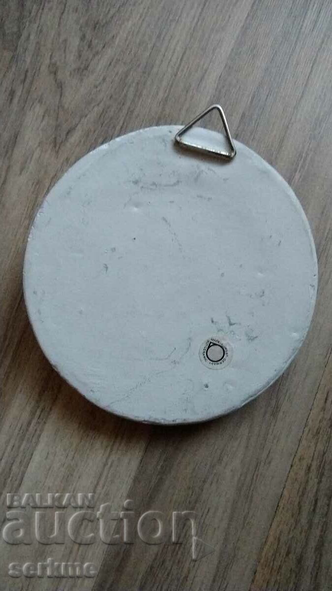 Porcelain figure with price 10.00 BGN | € 5.11 Porcelain figure with price 10.00 BGN | € 5.11