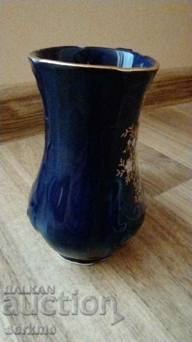 Vasă de porțelan cu preț 10.00 BGN | € 5.11 Vasă de porțelan cu preț 10.00 BGN | € 5.11