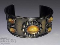 BRACELET. METAL