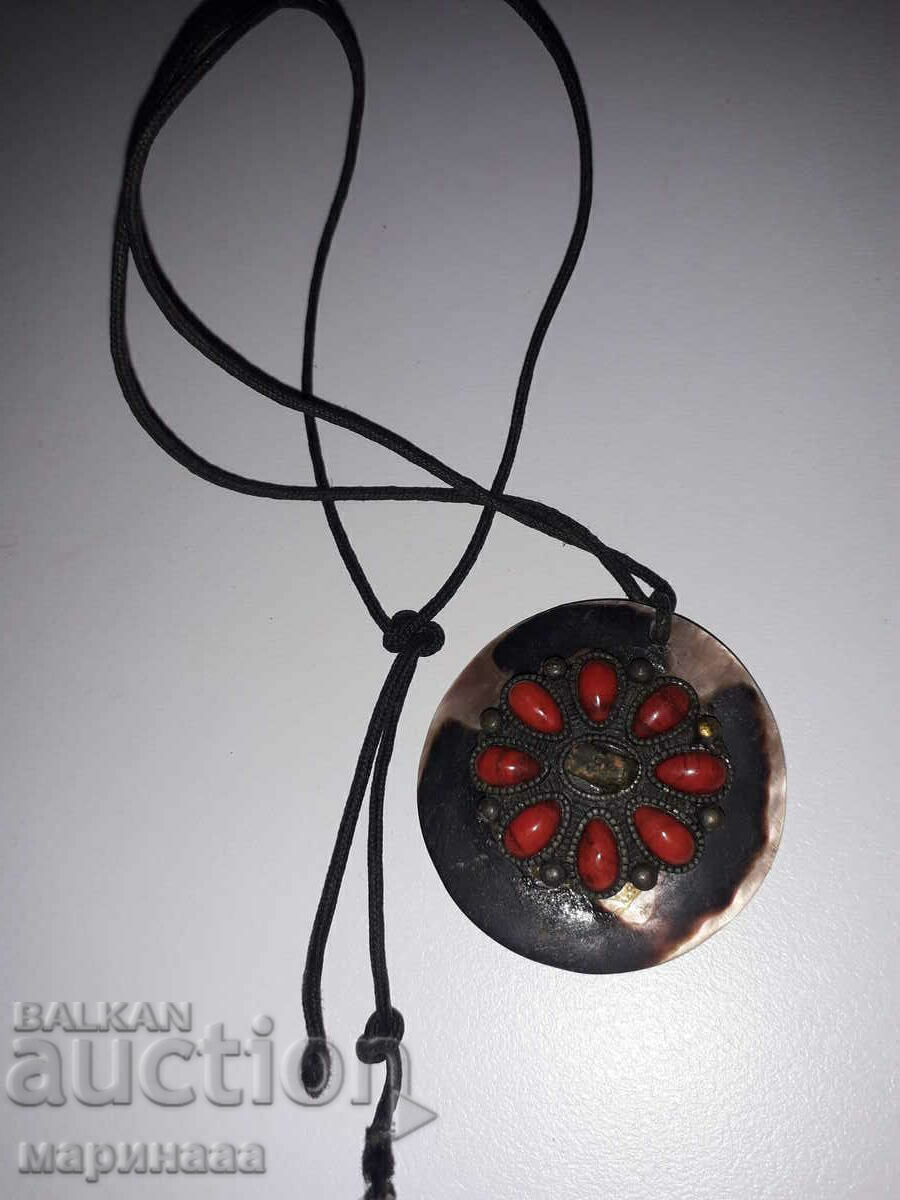 OLD NECKLACE. MOTHER OF PEARL, CARNEL, BRONZE, JASPER with price 7.00 BGN | € 3.58 OLD NECKLACE. MOTHER OF PEARL, CARNEL, BRONZE, JASPER with price 7.00 BGN | € 3.58