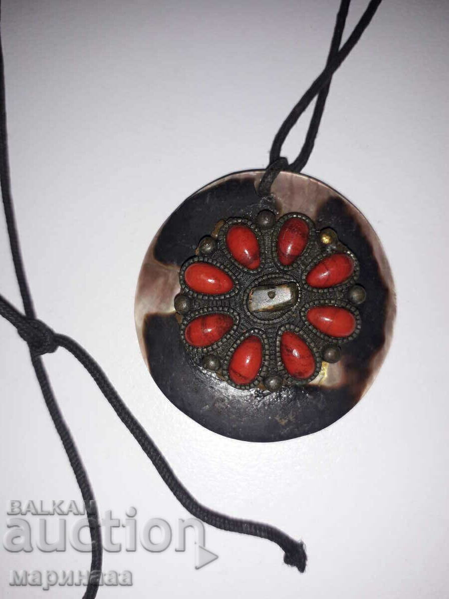 Delivery of OLD NECKLACE. MOTHER OF PEARL, CARNEL, BRONZE, JASPER Delivery of OLD NECKLACE. MOTHER OF PEARL, CARNEL, BRONZE, JASPER