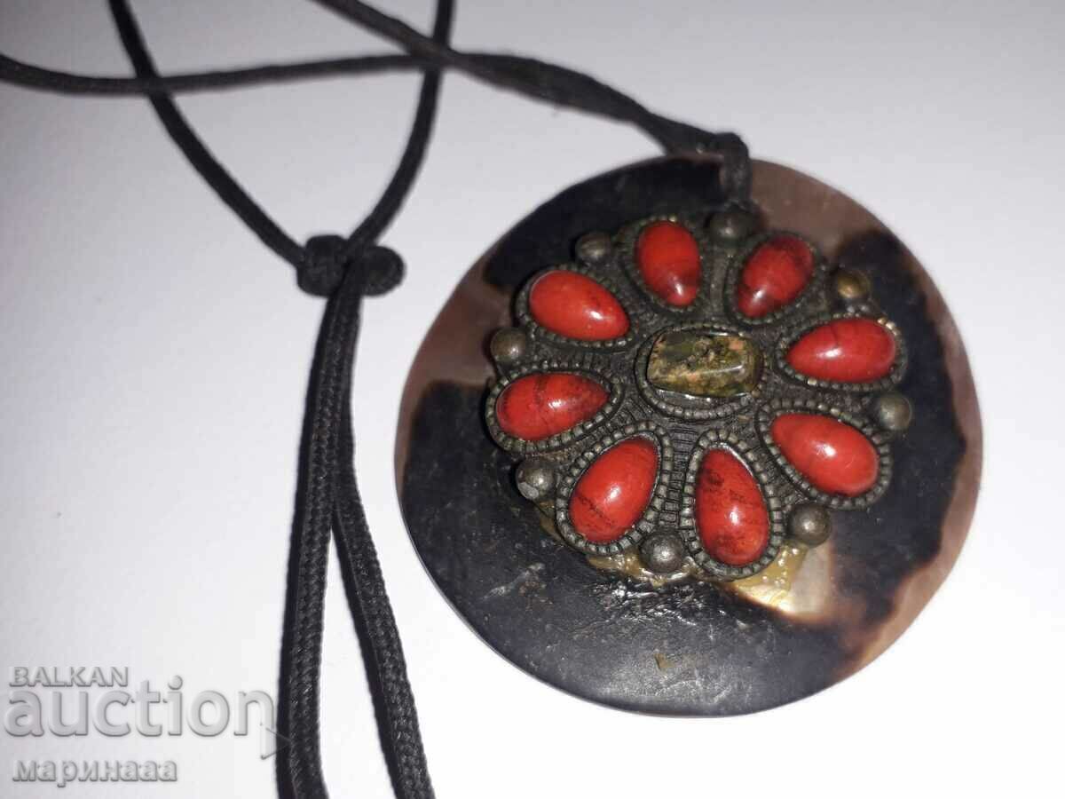 OLD NECKLACE. MOTHER OF PEARL, CARNEL, BRONZE, JASPER OLD NECKLACE. MOTHER OF PEARL, CARNEL, BRONZE, JASPER