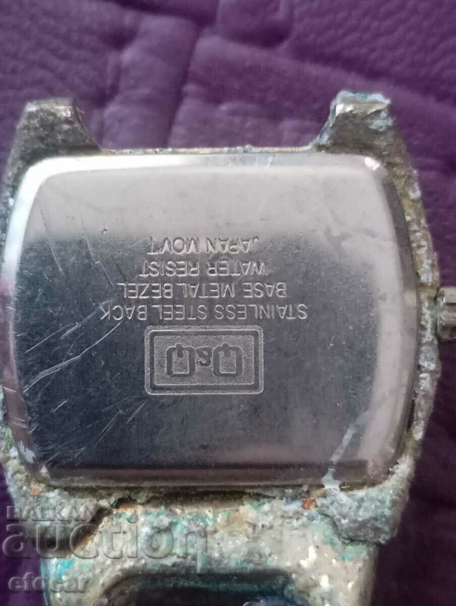 Γυναικείο ρολόι Q Q με τιμή € 1.50 | 2.93 BGN Γυναικείο ρολόι Q Q με τιμή € 1.50 | 2.93 BGN