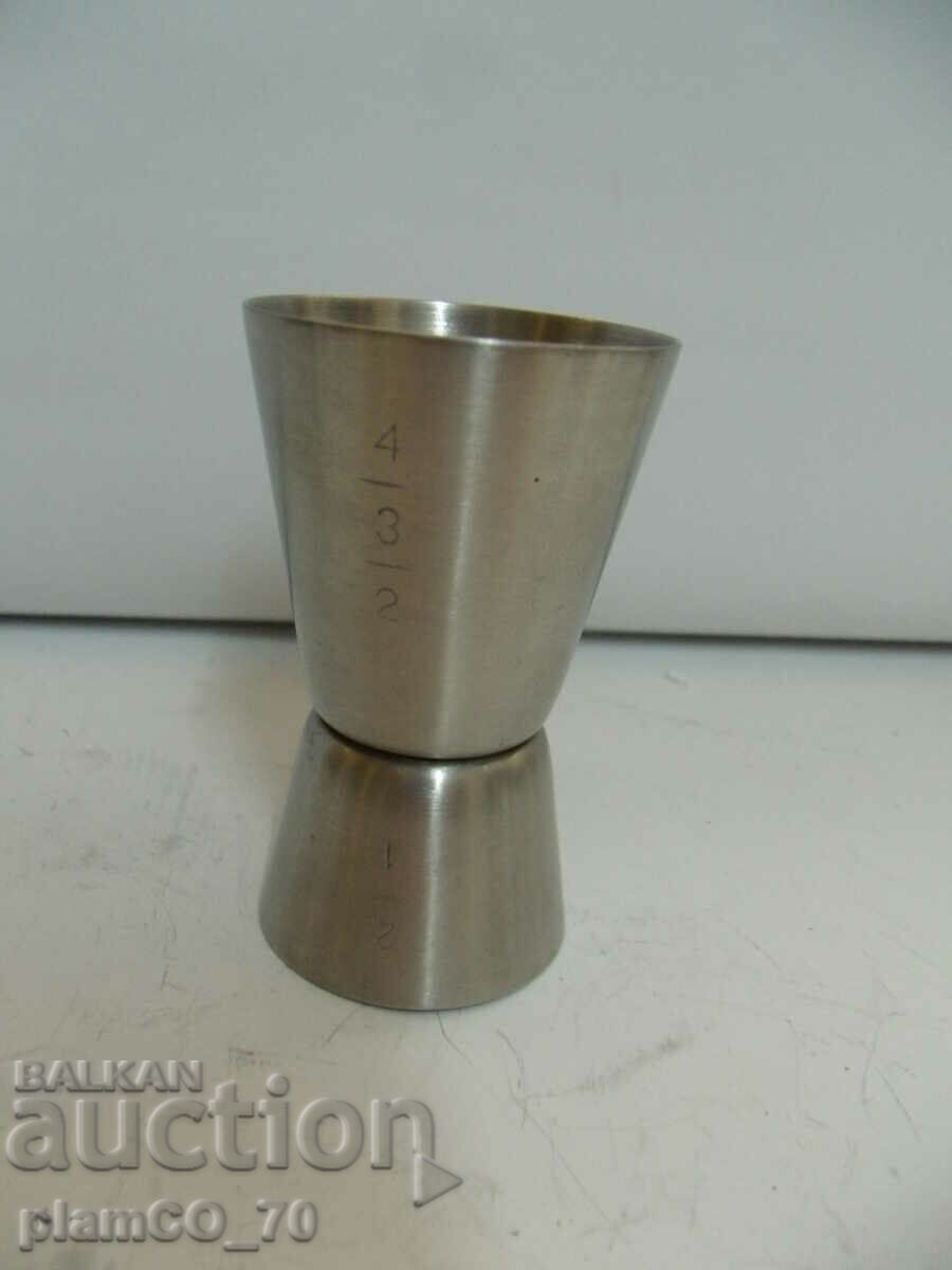 №*7561 стара малка мерителна чашк- метална-двойна 25 / 50 мл