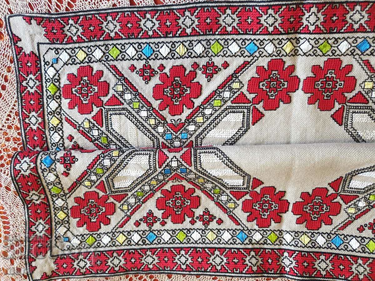 Auction  Richly embroidered check, cover