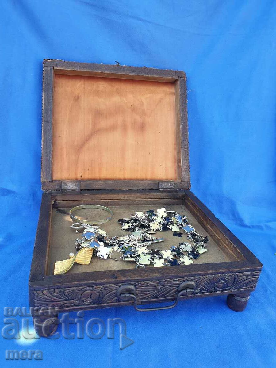 Auction Antique jewelry box Auction Antique jewelry box