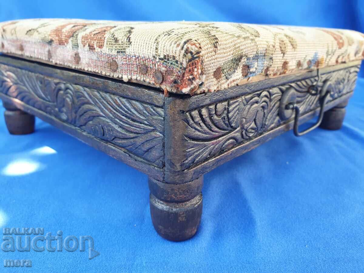 Delivery of Antique jewelry box Delivery of Antique jewelry box