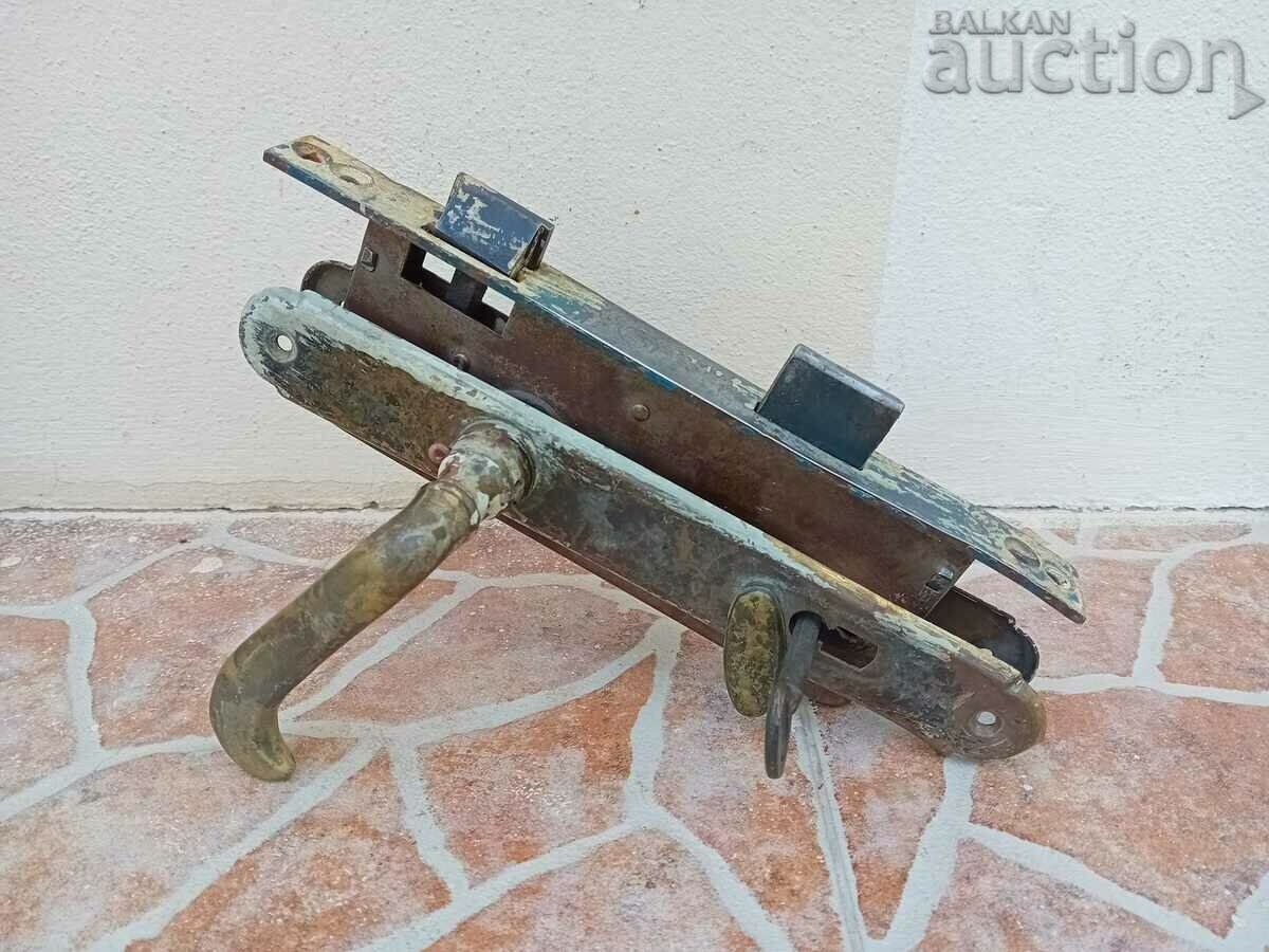 antique city bronze lock with key with price 51.00 BGN | € 26.08
