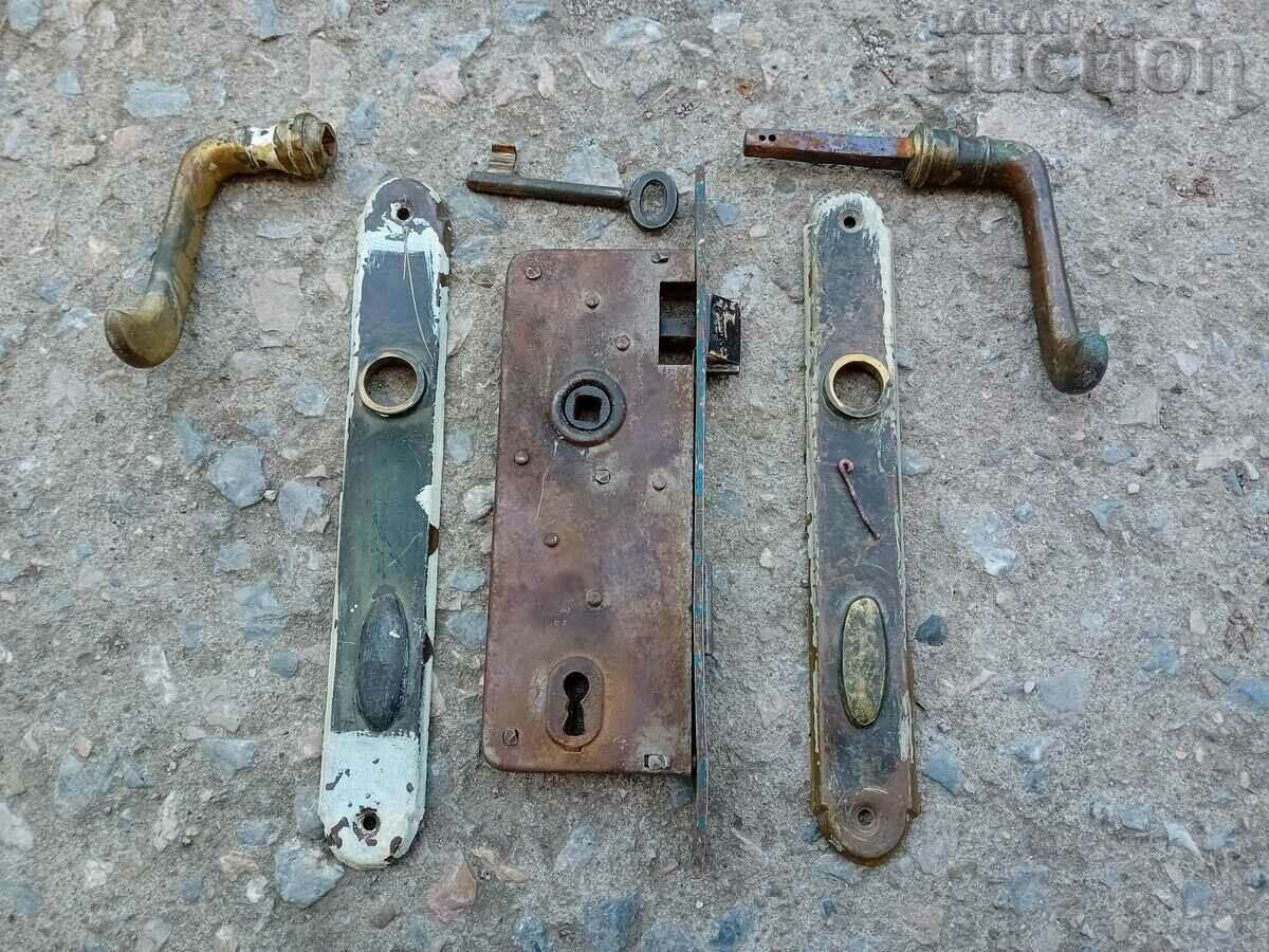 Delivery of antique city bronze lock with key
