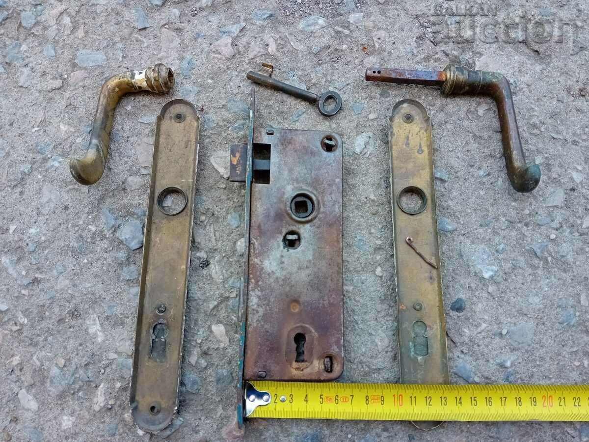 antique city bronze lock with key - 6