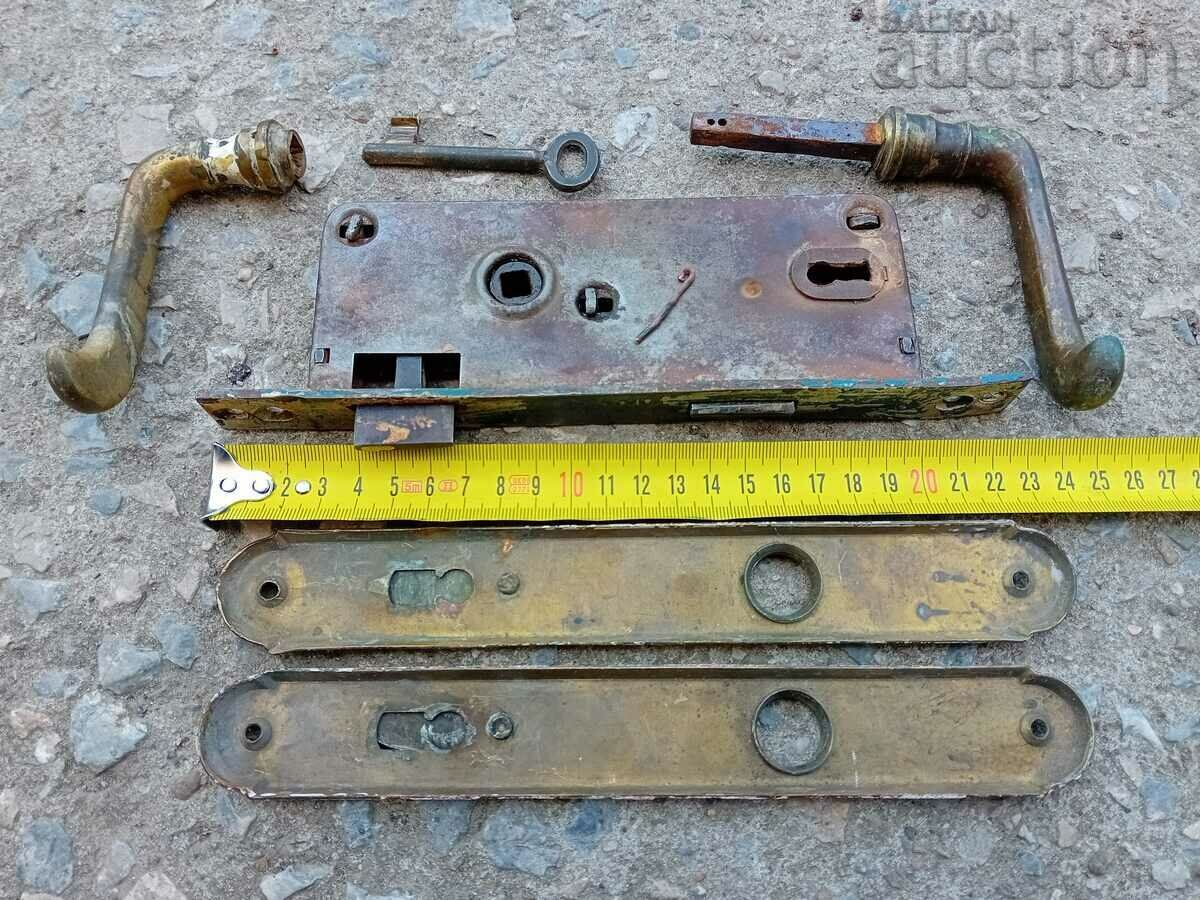 antique city bronze lock with key - 7