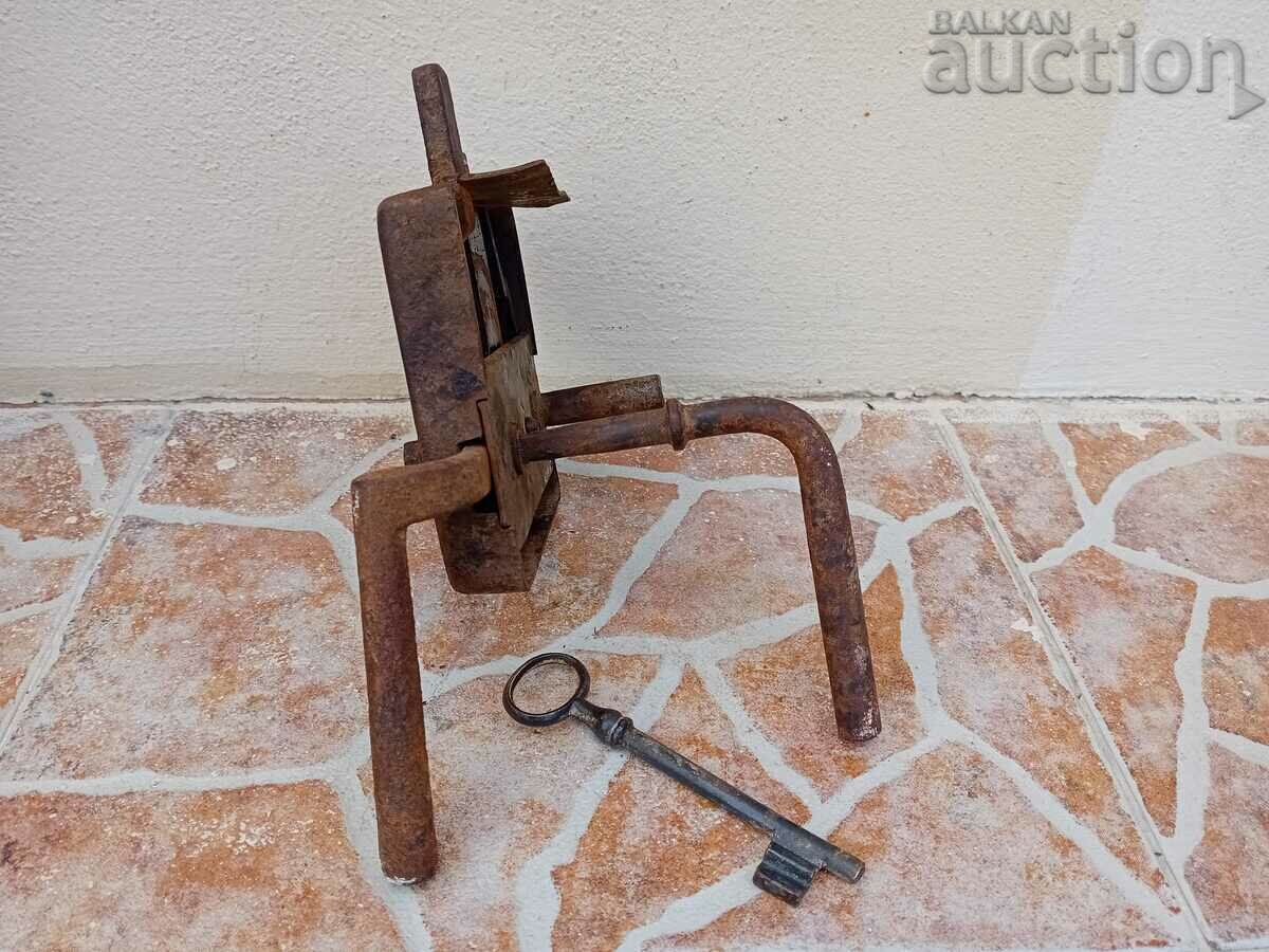 старинна примитивна брава с ключ - 5 старинна примитивна брава с ключ - 5