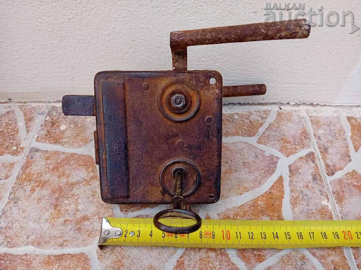 старинна примитивна брава с ключ - 6 старинна примитивна брава с ключ - 6