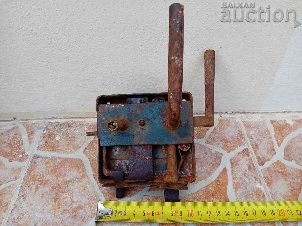 старинна примитивна брава с ключ - 7 старинна примитивна брава с ключ - 7