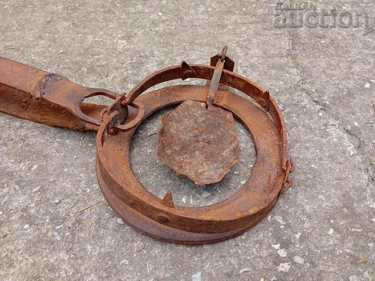 Δημοπρασία Χειροποίητη σφυρηλατημένη αιχμηρή παγίδα σφυρήλατο σιδερένιο λύκοι αλεπού Δημοπρασία Χειροποίητη σφυρηλατημένη αιχμηρή παγίδα σφυρήλατο σιδερένιο λύκοι αλεπού