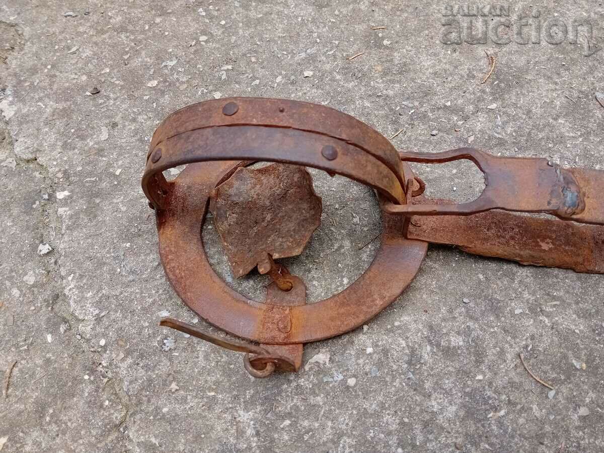 Παράδοση Χειροποίητη σφυρηλατημένη αιχμηρή παγίδα σφυρήλατο σιδερένιο λύκοι αλεπού Παράδοση Χειροποίητη σφυρηλατημένη αιχμηρή παγίδα σφυρήλατο σιδερένιο λύκοι αλεπού